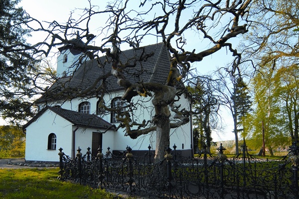 Roszczyce barokowy kościół finalny p.w. Wniebowzięcia NMP z 1659r.