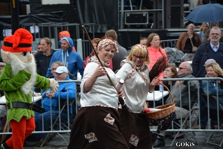 Delegacja z Gminy Wicko na paradzie czarownic w trakcie Heksenstoet w Beselare